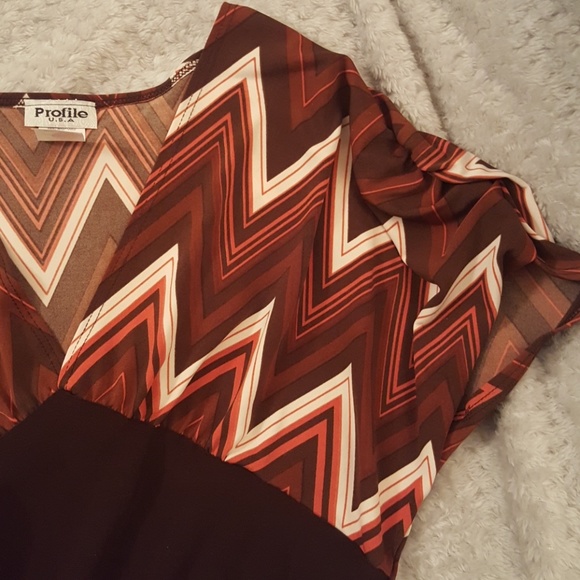 Low Cut Print Top - Picture 5 of 5